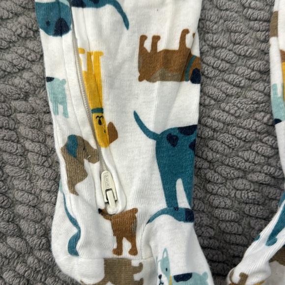 👶🏼 🐶 Carters Footie Pajama Lot 2 Twins Size 6 month Two way zipper Dogs EUC - Picture 5 of 5